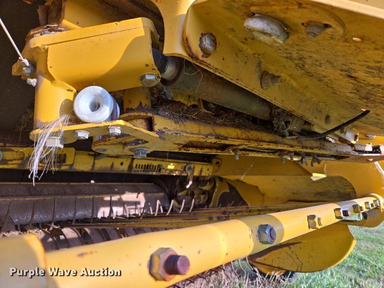 image for item EJ8381 Vermeer 604SM round baler