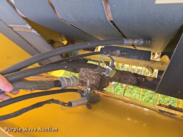 image for item EJ8381 Vermeer 604SM round baler