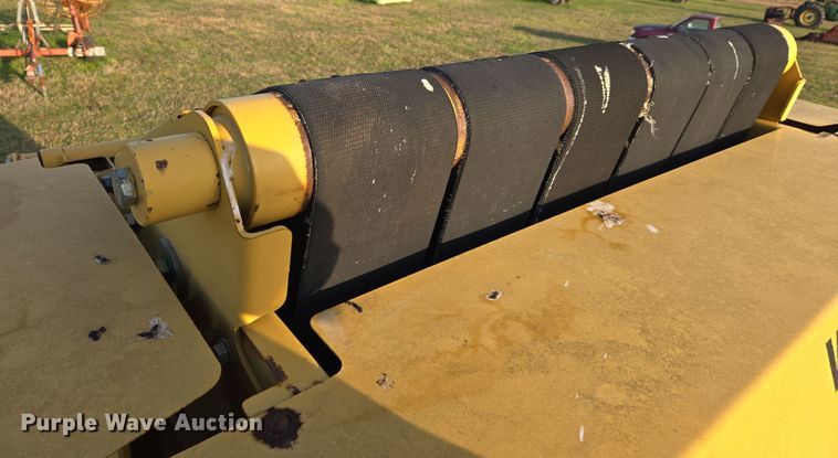 image for item EJ8381 Vermeer 604SM round baler