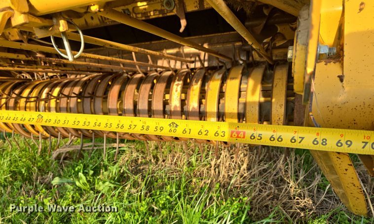 image for item EJ8381 Vermeer 604SM round baler