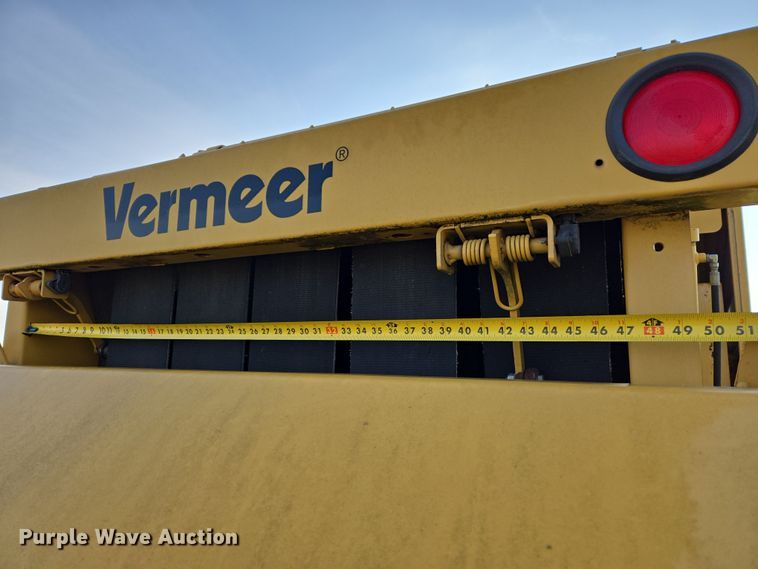 image for item EJ8381 Vermeer 604SM round baler