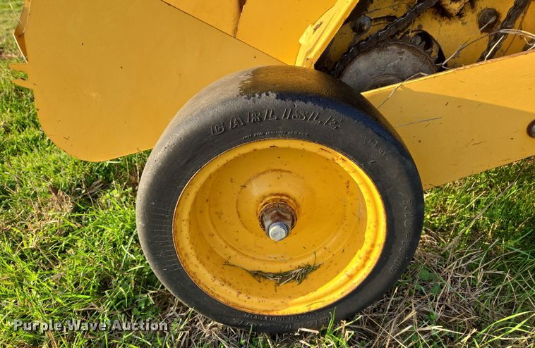 image for item EJ8381 Vermeer 604SM round baler