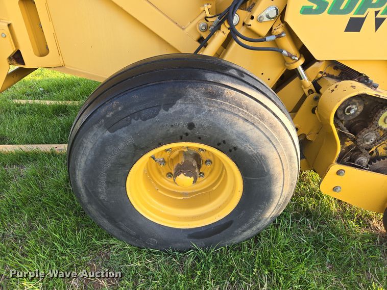 image for item EJ8381 Vermeer 604SM round baler