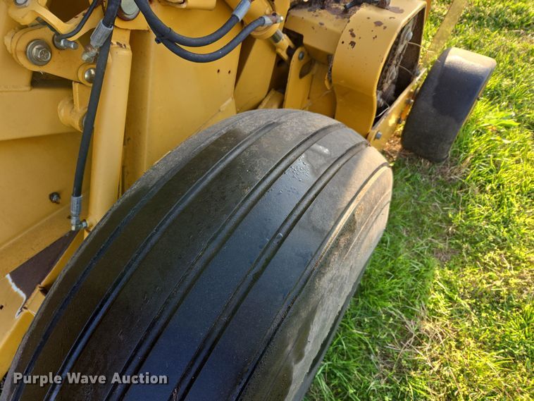 image for item EJ8381 Vermeer 604SM round baler