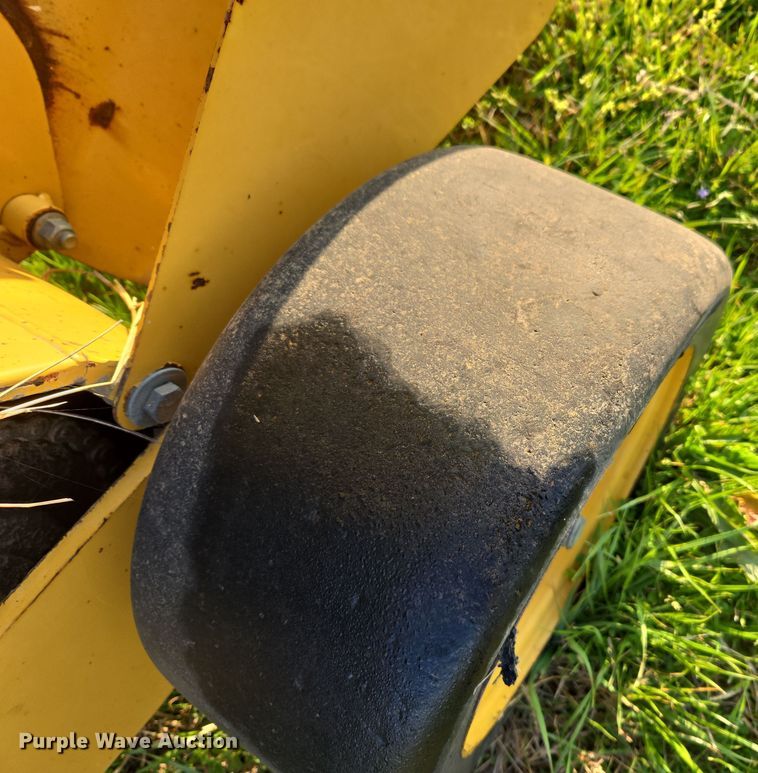 image for item EJ8381 Vermeer 604SM round baler