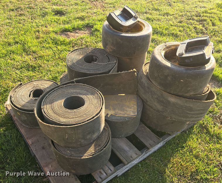 image for item EJ8381 Vermeer 604SM round baler