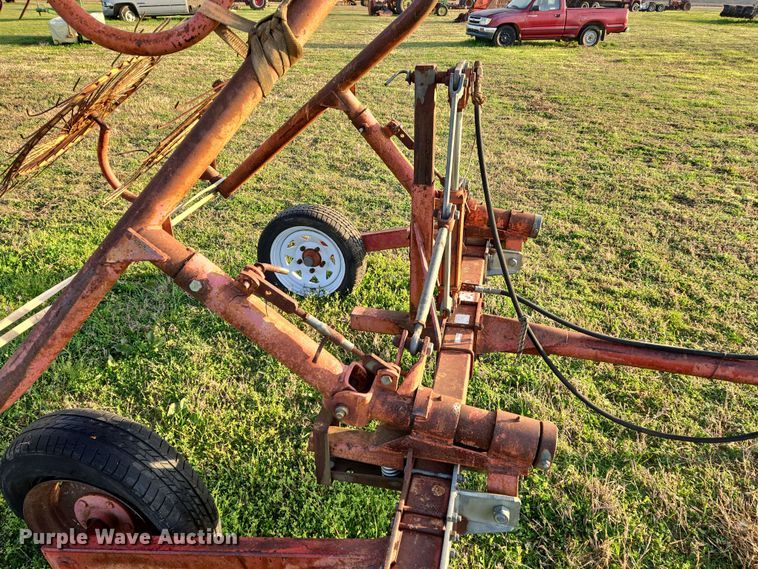 image for item EJ8382 Tonutti RCS 8 hay rake