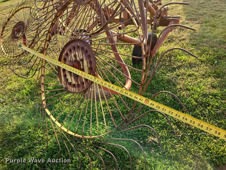 image for item EJ8382 Tonutti RCS 8 hay rake