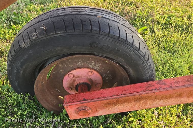 image for item EJ8382 Tonutti RCS 8 hay rake