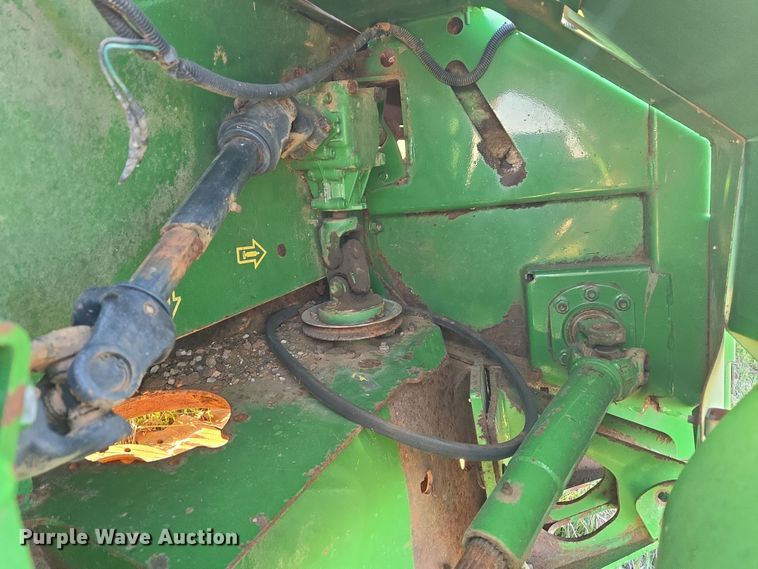 image for item EJ8384 John Deere 995 windrower head