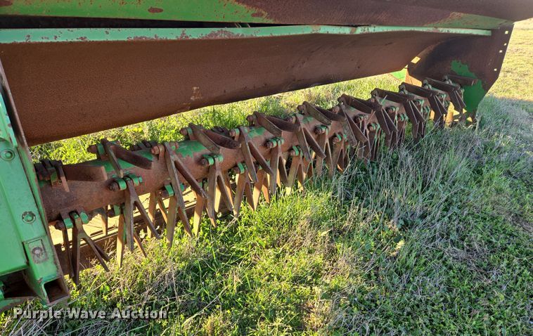 image for item EJ8384 John Deere 995 windrower head