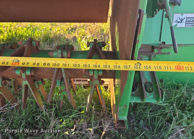 image for item EJ8384 John Deere 995 windrower head