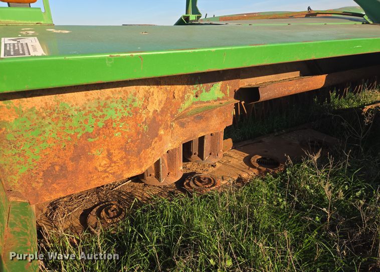 image for item EJ8384 John Deere 995 windrower head