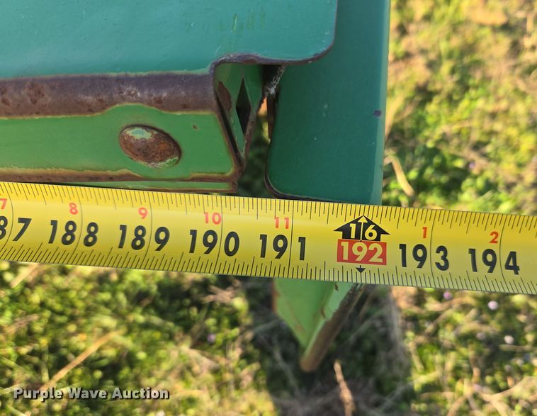 image for item EJ8384 John Deere 995 windrower head