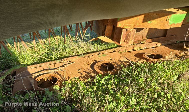 image for item EJ8384 John Deere 995 windrower head