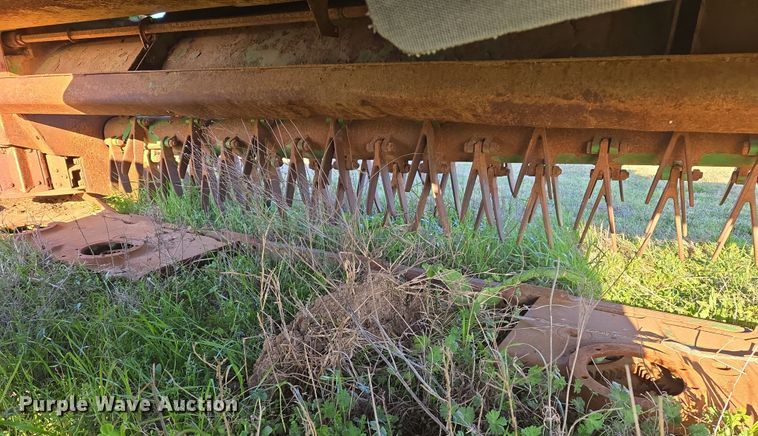 image for item EJ8384 John Deere 995 windrower head