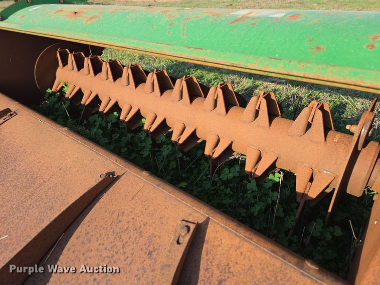 image for item EJ8385 John Deere straw chopper