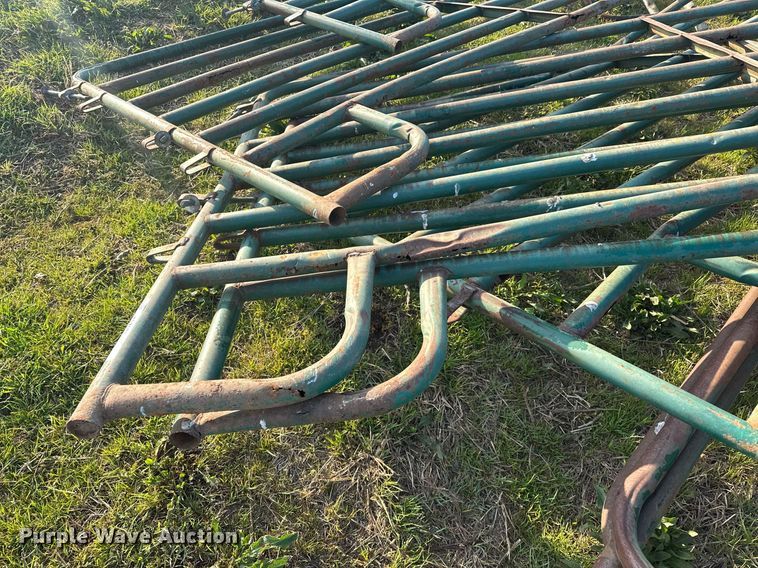 image for item EJ8391 Approximately (32) gates