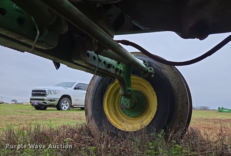 image for item EJ8397 2004 John Deere 6420 tractor