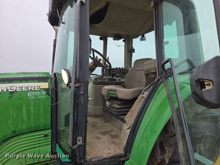 image for item EJ8397 2004 John Deere 6420 tractor