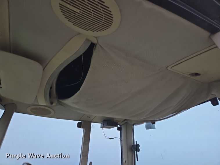 image for item EJ8397 2004 John Deere 6420 tractor