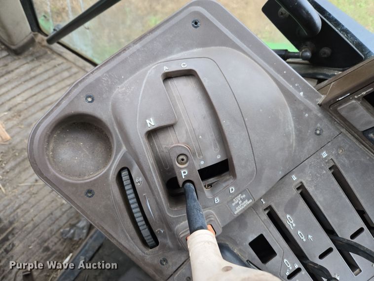 image for item EJ8397 2004 John Deere 6420 tractor