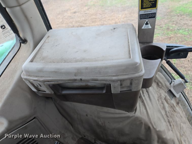 image for item EJ8397 2004 John Deere 6420 tractor