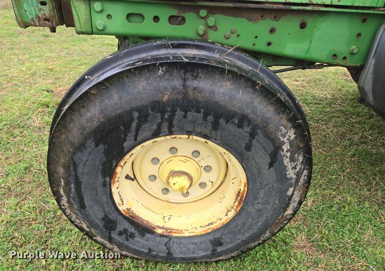 image for item EJ8397 2004 John Deere 6420 tractor