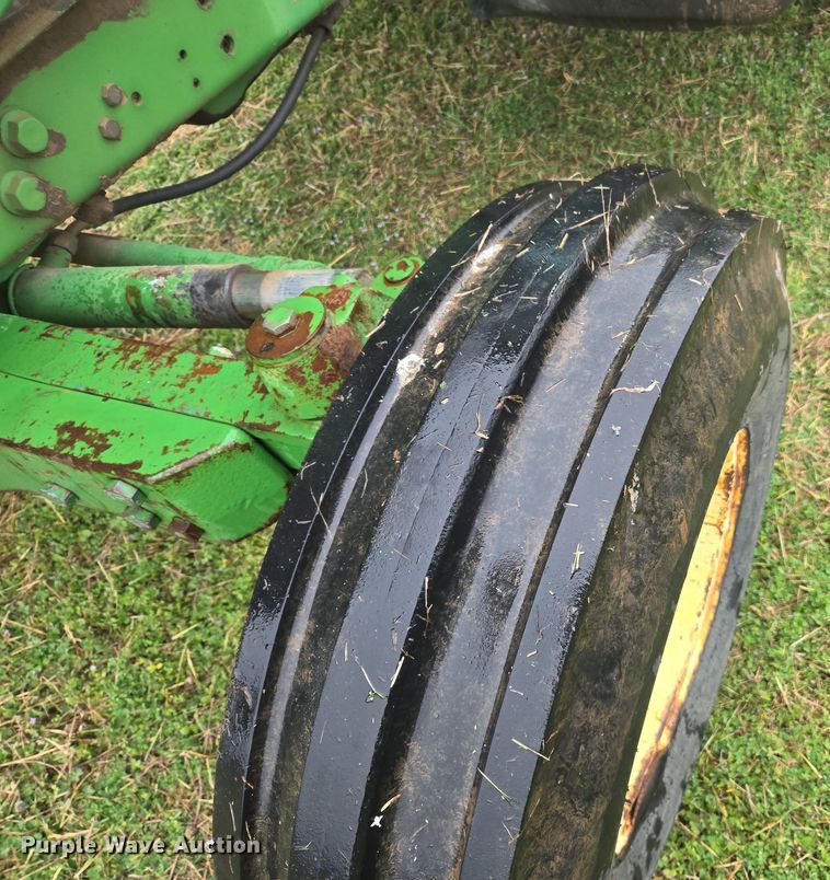 image for item EJ8397 2004 John Deere 6420 tractor