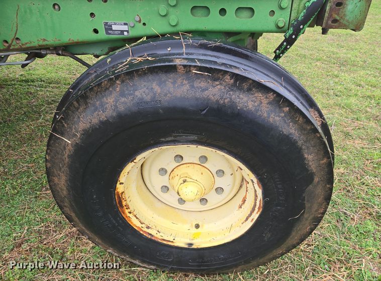 image for item EJ8397 2004 John Deere 6420 tractor