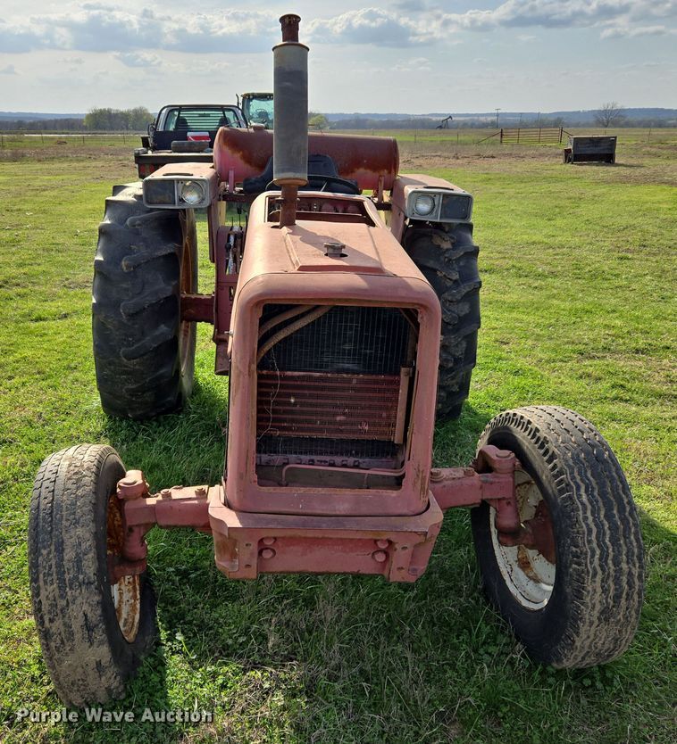 image for item EJ8399 International I2500-A tractor