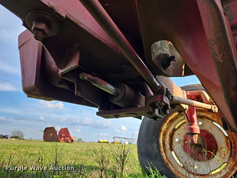 image for item EJ8399 International I2500-A tractor