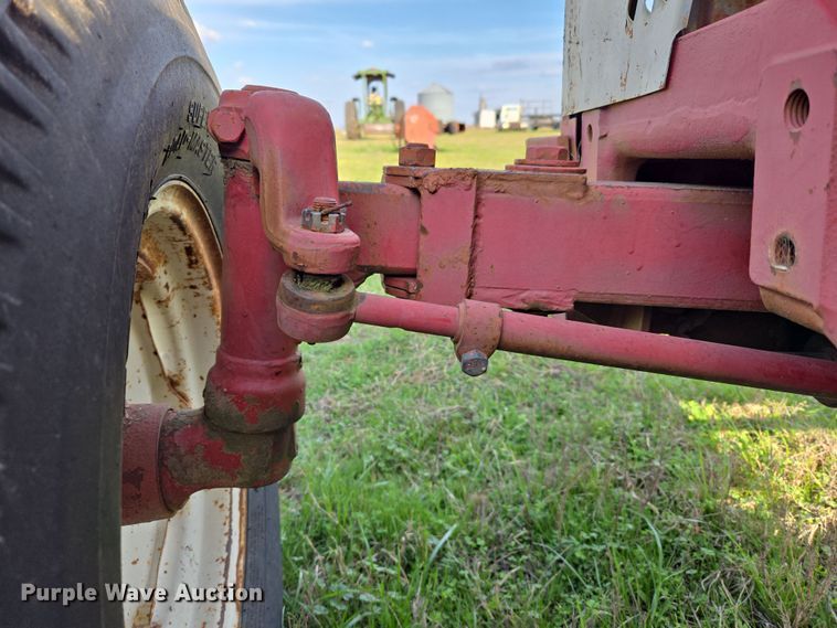 image for item EJ8399 International I2500-A tractor