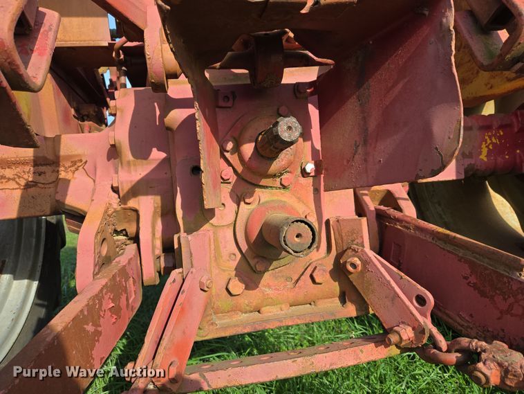 image for item EJ8399 International I2500-A tractor