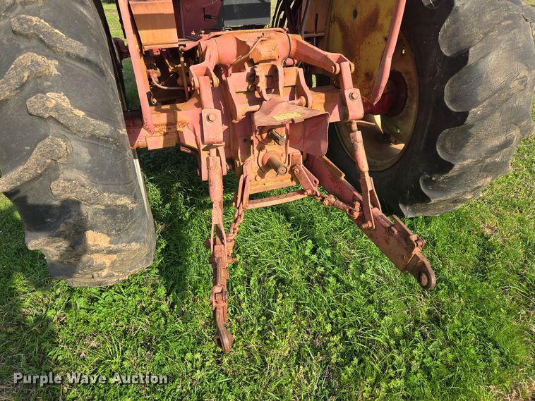 image for item EJ8399 International I2500-A tractor