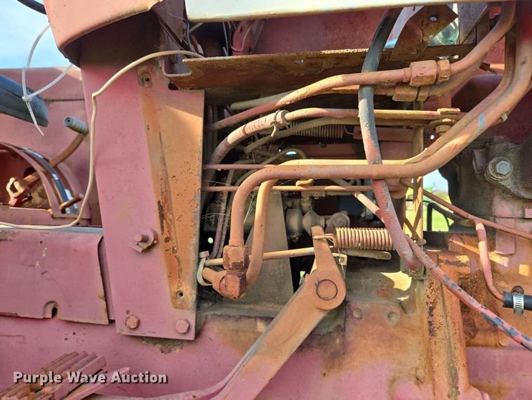 image for item EJ8399 International I2500-A tractor