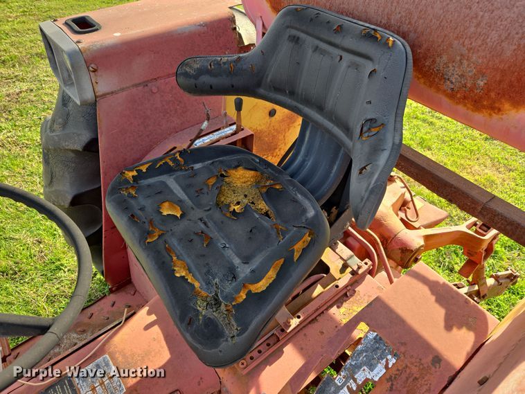 image for item EJ8399 International I2500-A tractor