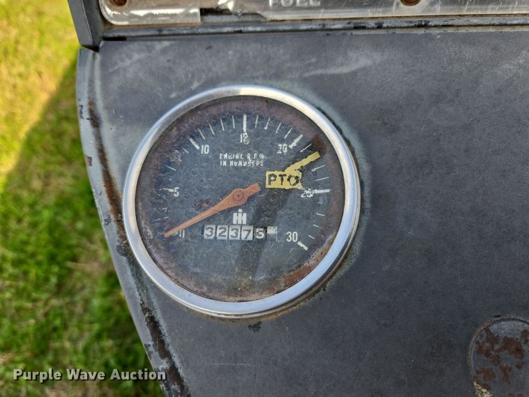 image for item EJ8399 International I2500-A tractor