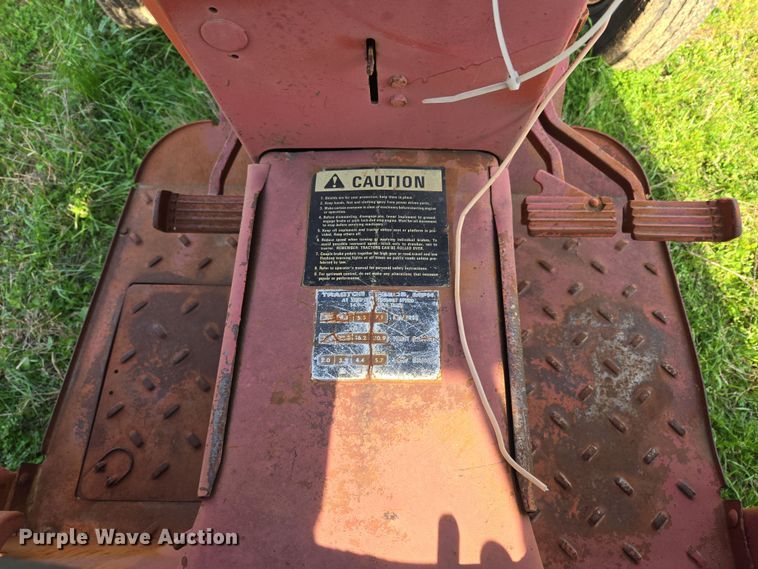 image for item EJ8399 International I2500-A tractor