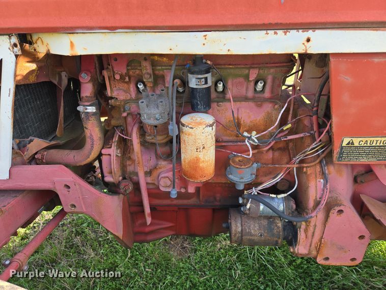 image for item EJ8399 International I2500-A tractor