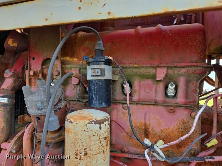 image for item EJ8399 International I2500-A tractor