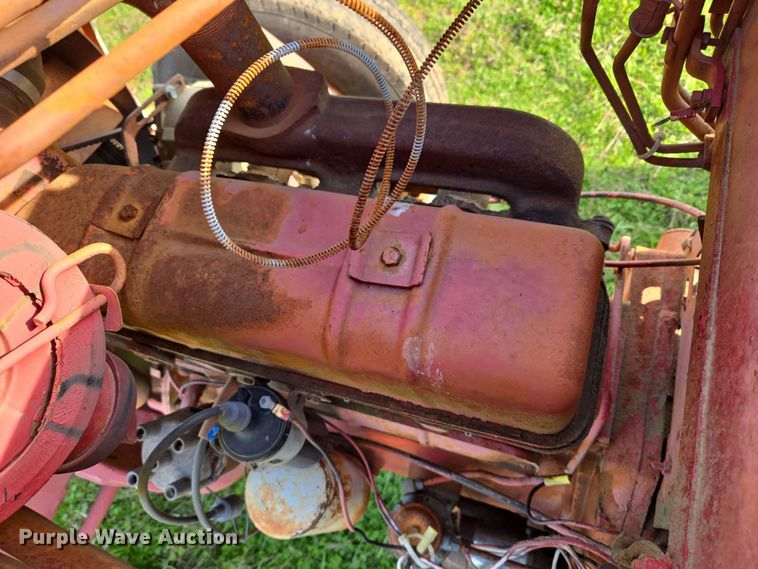 image for item EJ8399 International I2500-A tractor