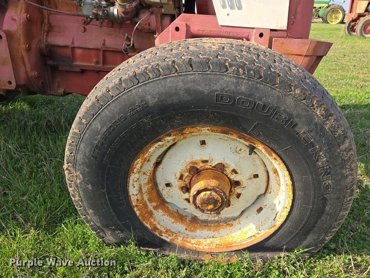 image for item EJ8399 International I2500-A tractor