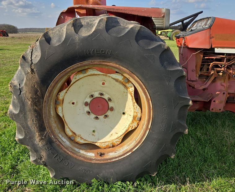 image for item EJ8399 International I2500-A tractor