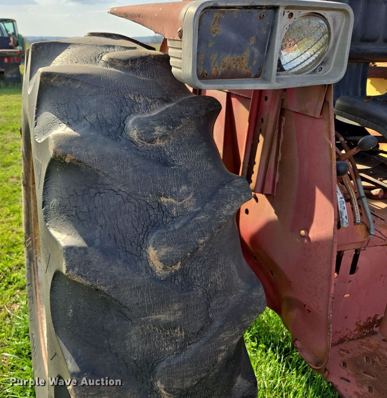 image for item EJ8399 International I2500-A tractor