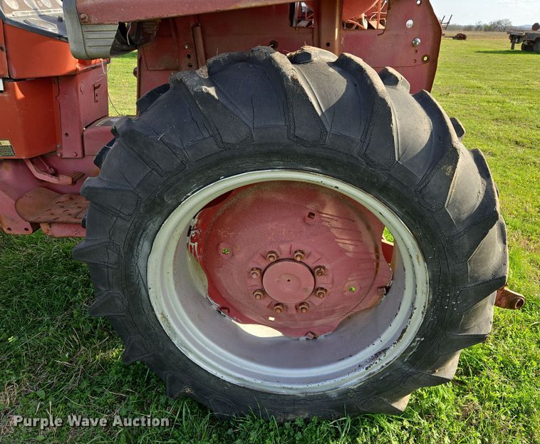 image for item EJ8399 International I2500-A tractor