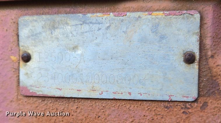 image for item EJ8399 International I2500-A tractor