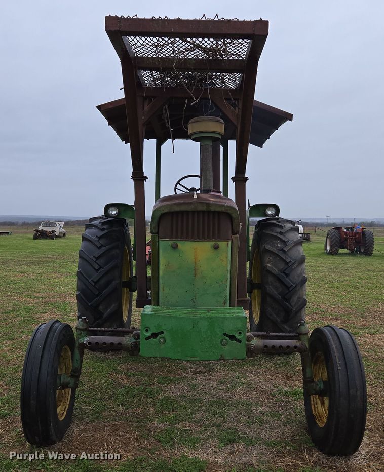 image for item EJ8400 John Deere 4010 tractor