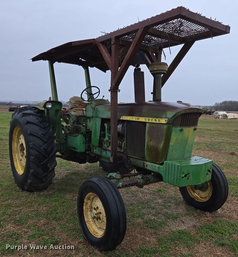 image for item EJ8400 John Deere 4010 tractor