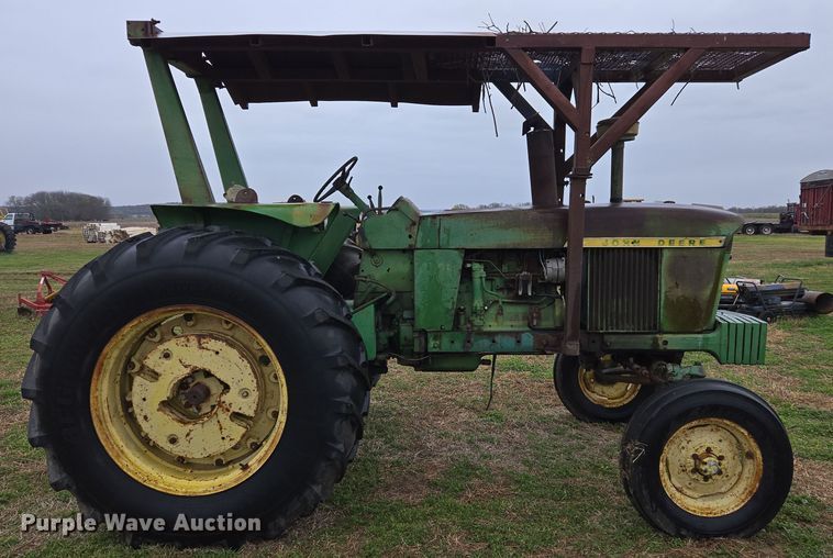 image for item EJ8400 John Deere 4010 tractor